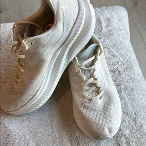 👟 Women’s HOKA Mach 6